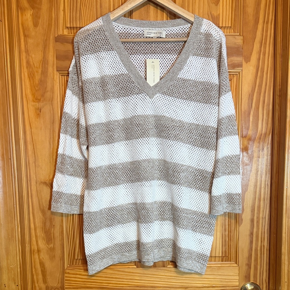 Jones New York Beige and White V-Neck Sweater